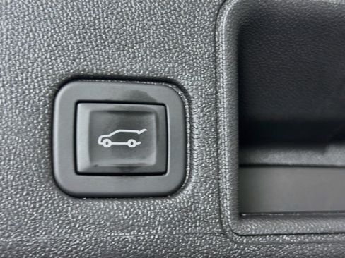 Used 2024 GMC Terrain SLT w/ Tech Package AWD/4WD image 27