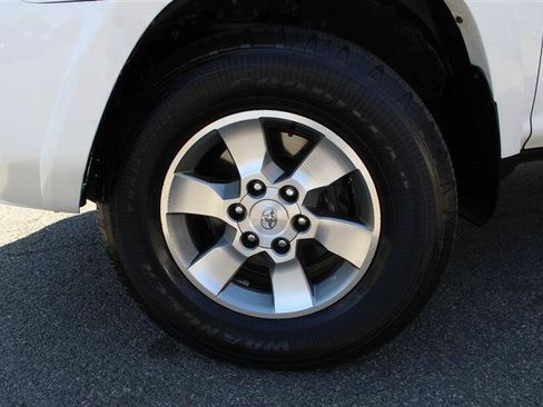 Used 2016 Toyota 4Runner SR5 AWD/4WD image 9