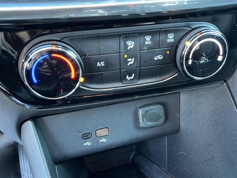 Used 2024 Buick Encore GX Sport Touring image 21