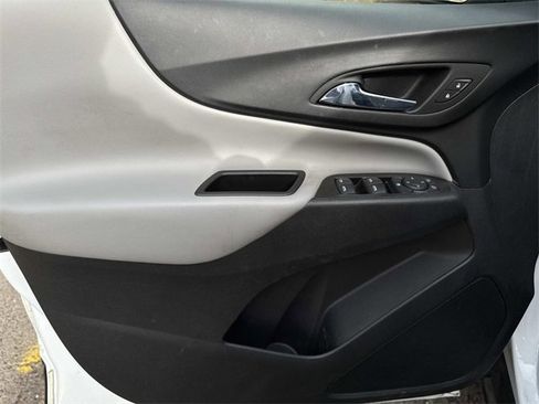 Used 2022 Chevrolet Equinox LS w/ LS Convenience Package image 18