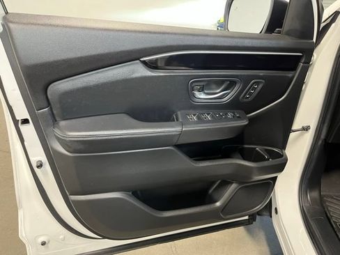 Used 2025 Honda Pilot EX-L image 24