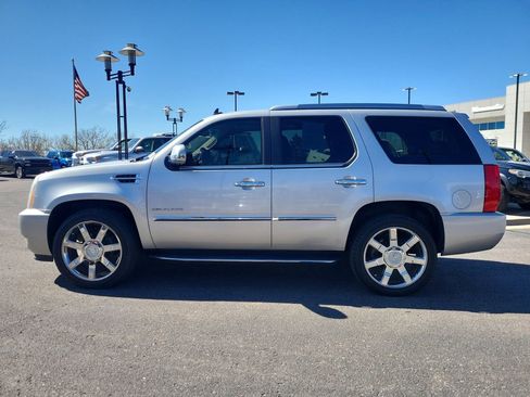 Used 2010 Cadillac Escalade Luxury image 6