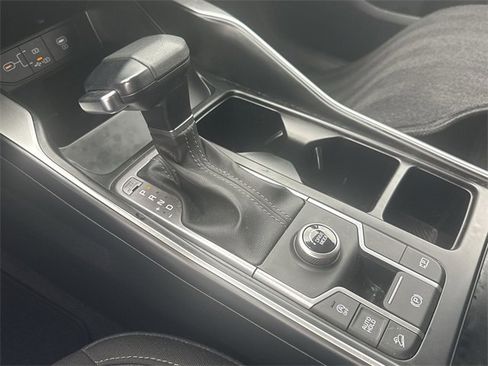 Used 2025 Kia Sorento LX image 19