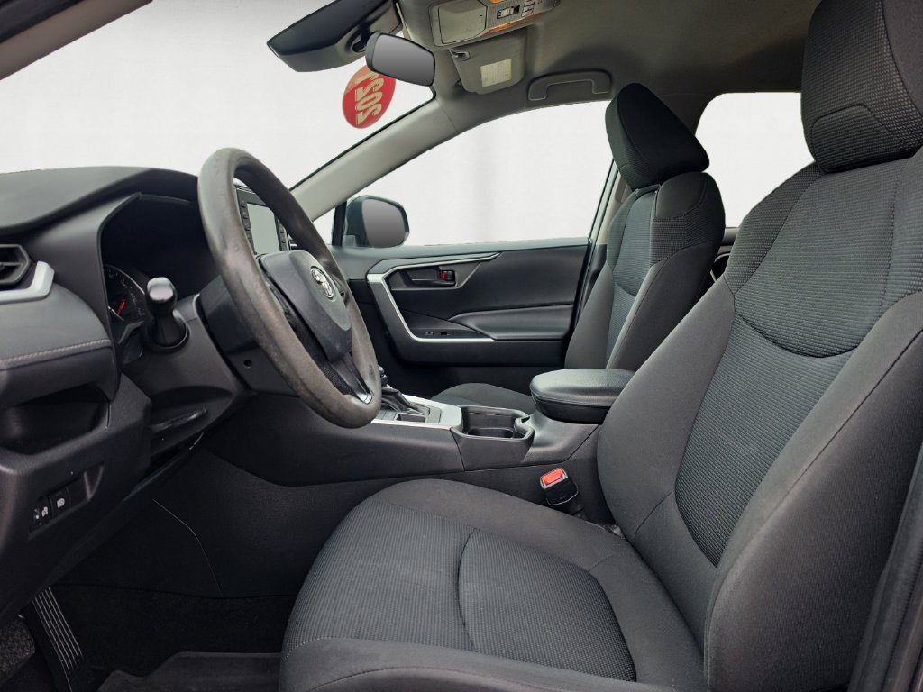 Used 2021 Toyota RAV4 LE AWD/4WD image 10