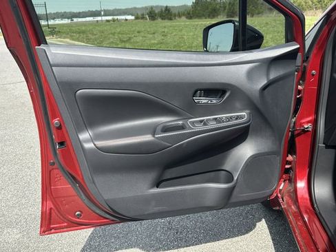 New 2025 Nissan Versa SR FWD image 11