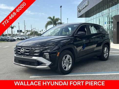 Used 2025 Hyundai Tucson SE FWD image 2