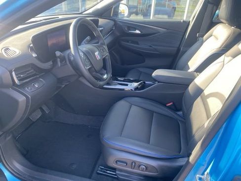 Used 2025 Buick Envista Sport Touring w/ Convenience I Package FWD image 8