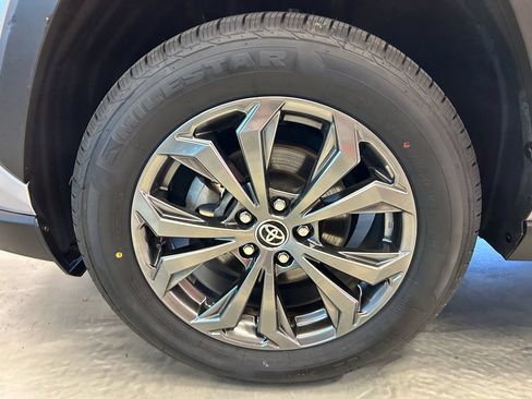 Used 2022 Toyota RAV4 XLE Premium AWD/4WD image 22