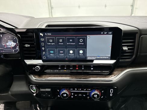 Used 2025 GMC Sierra 1500 Elevation image 31