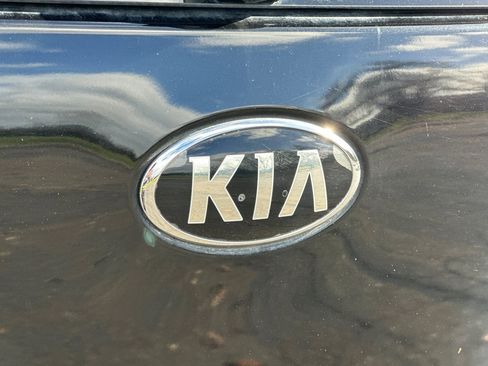 Used 2017 Kia Niro LX image 37
