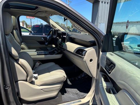 Used 2020 Lincoln Navigator Reserve w/ Luxury Package AWD/4WD image 12