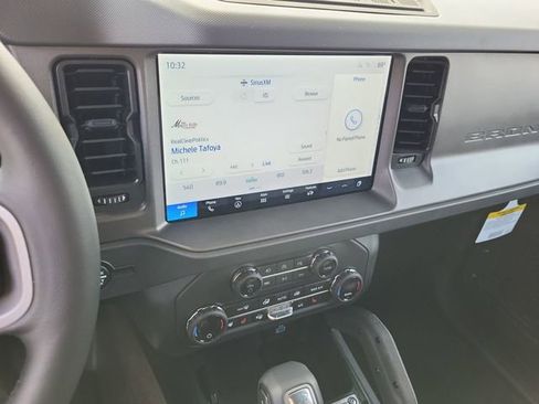 New 2025 Ford Bronco Badlands image 12