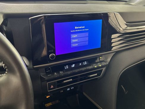 Used 2025 Toyota Camry SE w/ Convenience Package FWD image 17