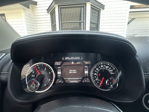 Used 2024 RAM 2500 Laramie w/ Towing Technology Group AWD/4WD image 19