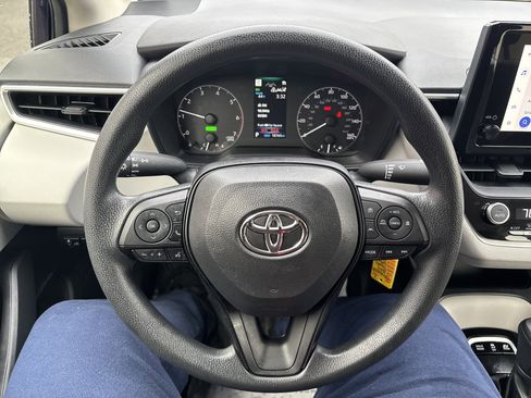 Used 2024 Toyota Corolla LE image 18