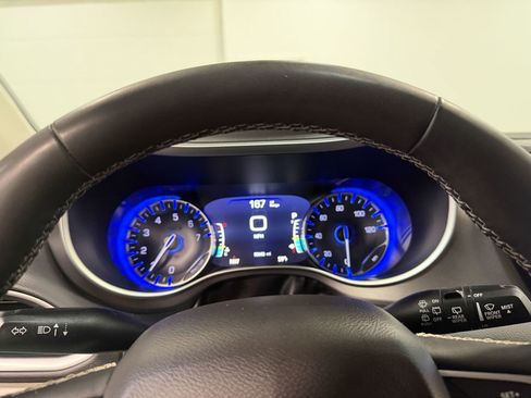 Used 2024 Chrysler Pacifica Touring-L image 80