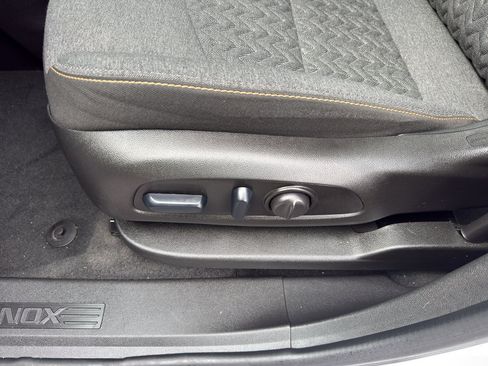 Used 2024 Chevrolet Equinox LT image 15