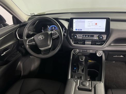 Used 2025 Toyota Grand Highlander AWD image 12