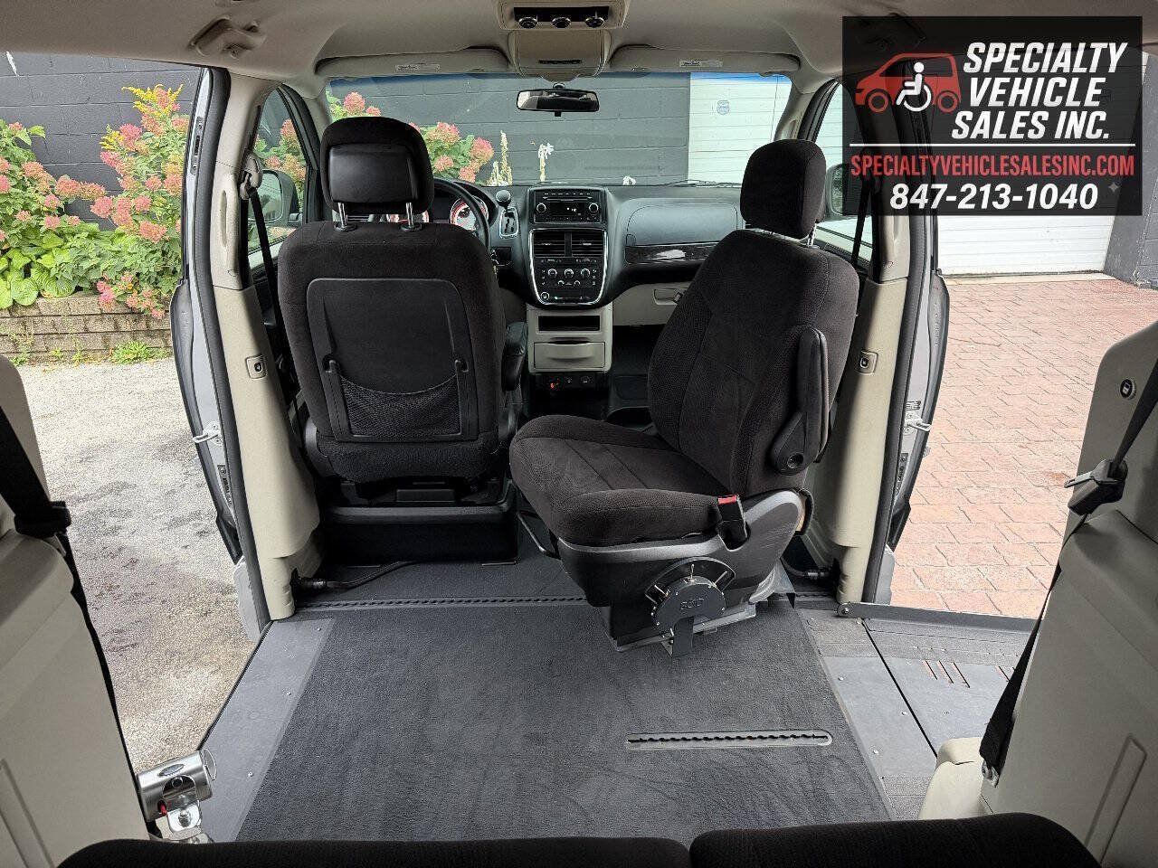 Used 2013 Dodge Grand Caravan SXT FWD image 25