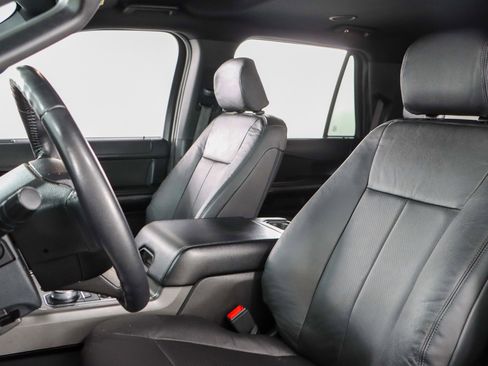 Used 2021 Ford Expedition XLT image 24