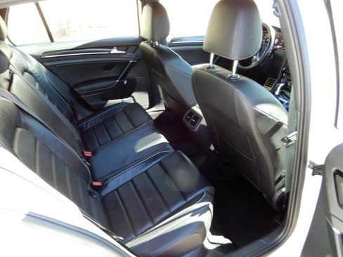 Used 2019 Volkswagen Golf R 4-Door AWD/4WD image 10