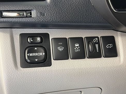 Used 2013 Toyota Highlander Limited AWD/4WD image 24