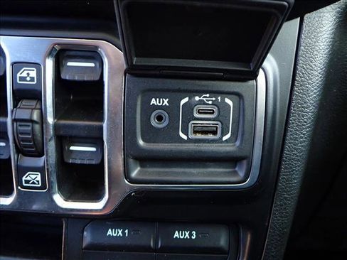 Used 2022 Jeep Wrangler Unlimited Sport image 19