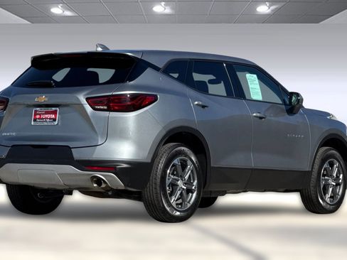 Used 2025 Chevrolet Blazer LT image 3