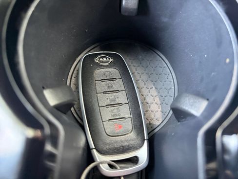 Used 2025 Nissan Rogue SV FWD image 17
