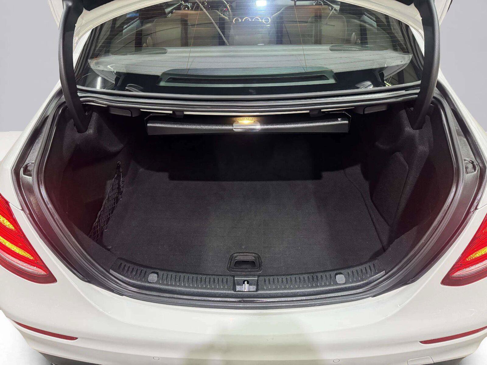 Used 2017 Mercedes-Benz E 300 4MATIC image 30