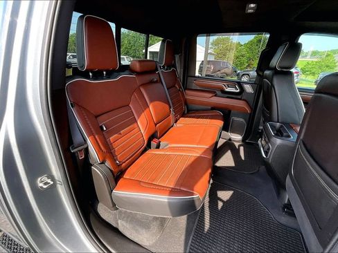 Used 2024 GMC Sierra 3500 Denali Ultimate AWD/4WD image 28