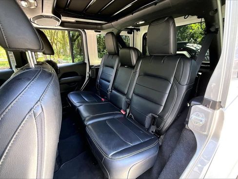 Used 2021 Jeep Wrangler Unlimited Sahara AWD/4WD image 19
