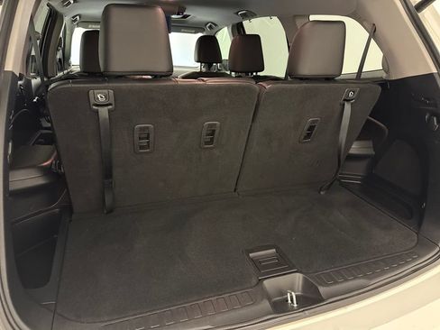 Used 2022 Honda Pilot Touring image 11