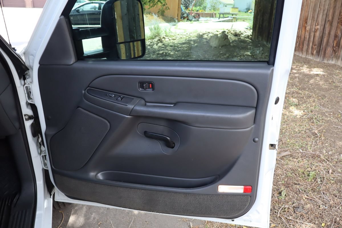 Used 2004 Chevrolet Silverado 3500 LS w/ Heavy-Duty Power Package RWD image 27