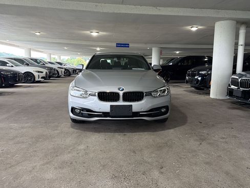 Used 2017 BMW 330i Sedan RWD image 5
