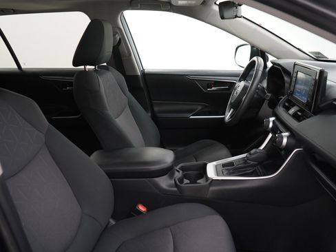 Used 2019 Toyota RAV4 XLE w/ Convenience Package image 11