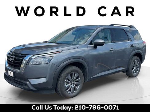 Used 2025 Nissan Pathfinder SV AWD/4WD image 7