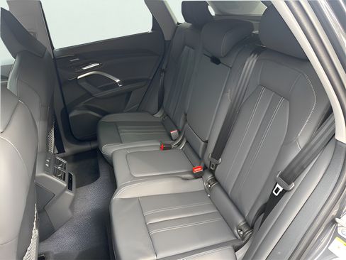 Used 2025 Audi Q5 Premium Plus w/ Premium Plus AWD/4WD image 18