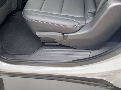 Used 2025 Chevrolet Traverse LT FWD image 20