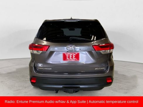 Used 2019 Toyota Highlander SE image 5