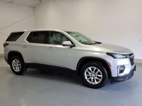Used 2022 Chevrolet Traverse LS FWD image 2