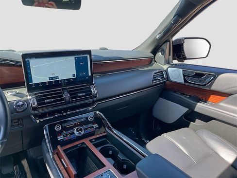 Used 2023 Lincoln Navigator L Reserve image 25