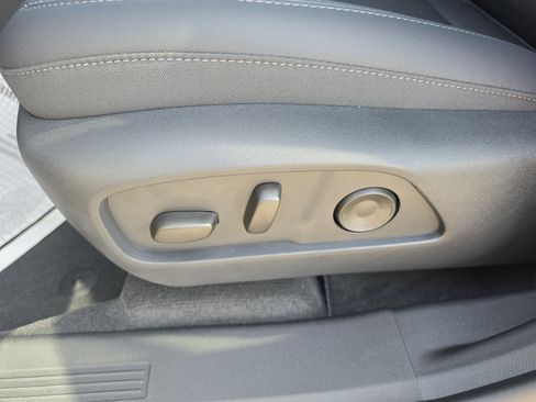New 2027 Chevrolet Equinox LT w/ Convenience Package II FWD image 25