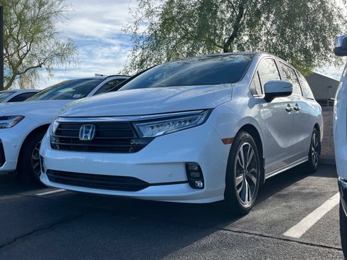 Used 2024 Honda Odyssey Touring image 2