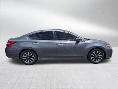 Used 2017 Nissan Altima 2.5 SV FWD image 6