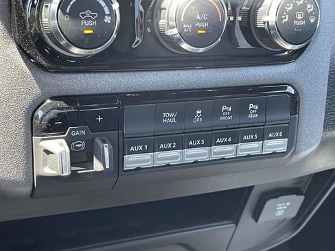 New 2026 RAM 2500 Tradesman w/ Chrome Appearance Group AWD/4WD image 39