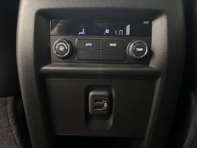 Used 2023 Chevrolet Traverse LT FWD image 24