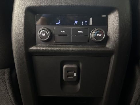 Used 2023 Chevrolet Traverse LT FWD image 24