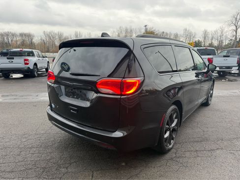 Used 2018 Chrysler Pacifica Touring-L Plus w/ S Appearance Package image 5