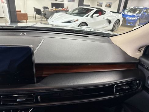 Used 2022 Lincoln Nautilus Reserve w/ Luxury Package image 34